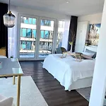 Helles Ueber Den Daechern Rostocks Apartament